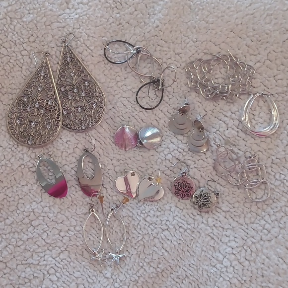 10 pairs of pretty Silverstone earrings - Picture 1 of 4